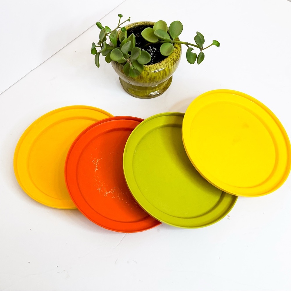 Retro TUPPERWARE Colorful Round Plastic Plate Set